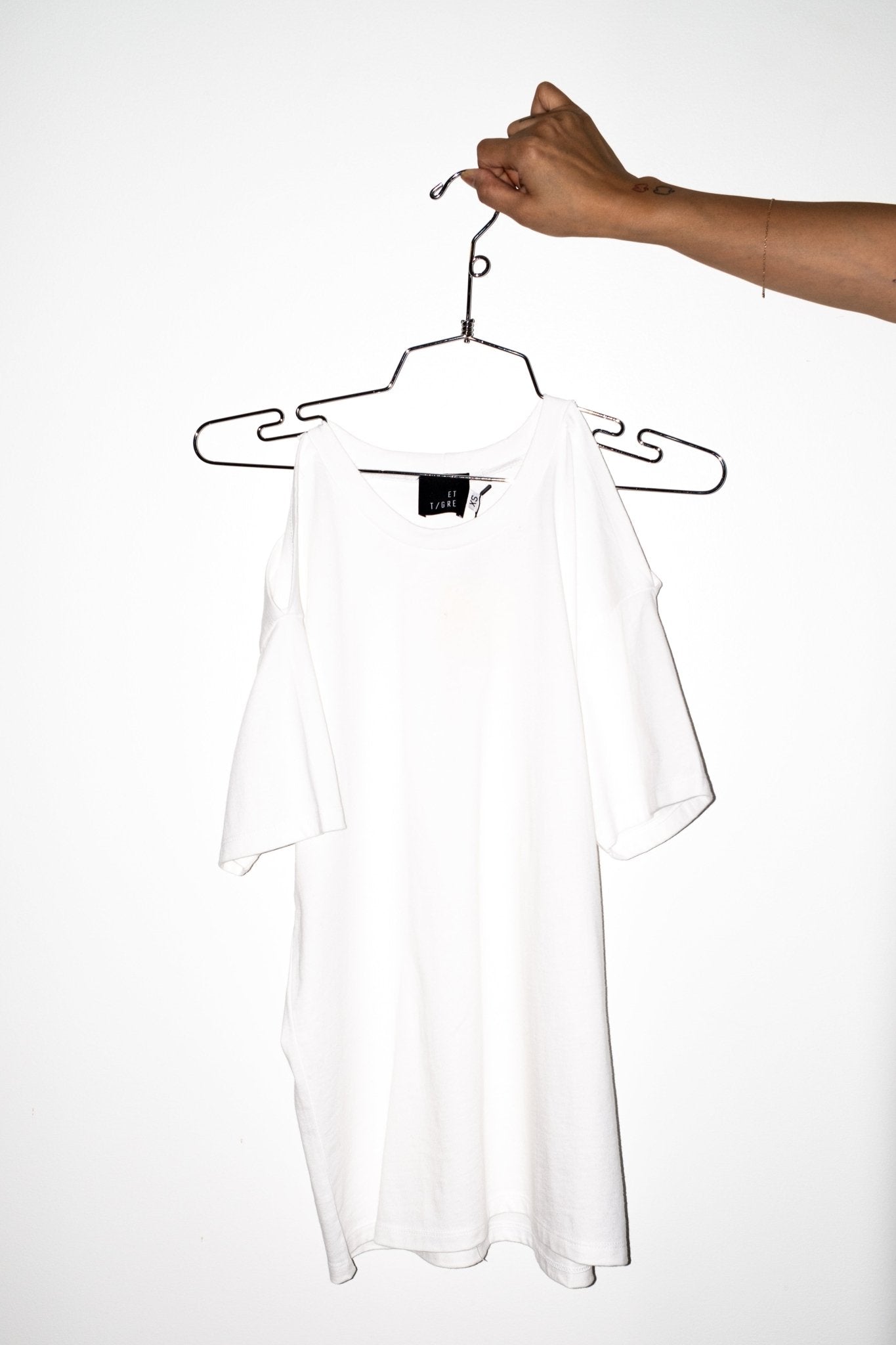 Ally T-Shirt in White - et Tigre