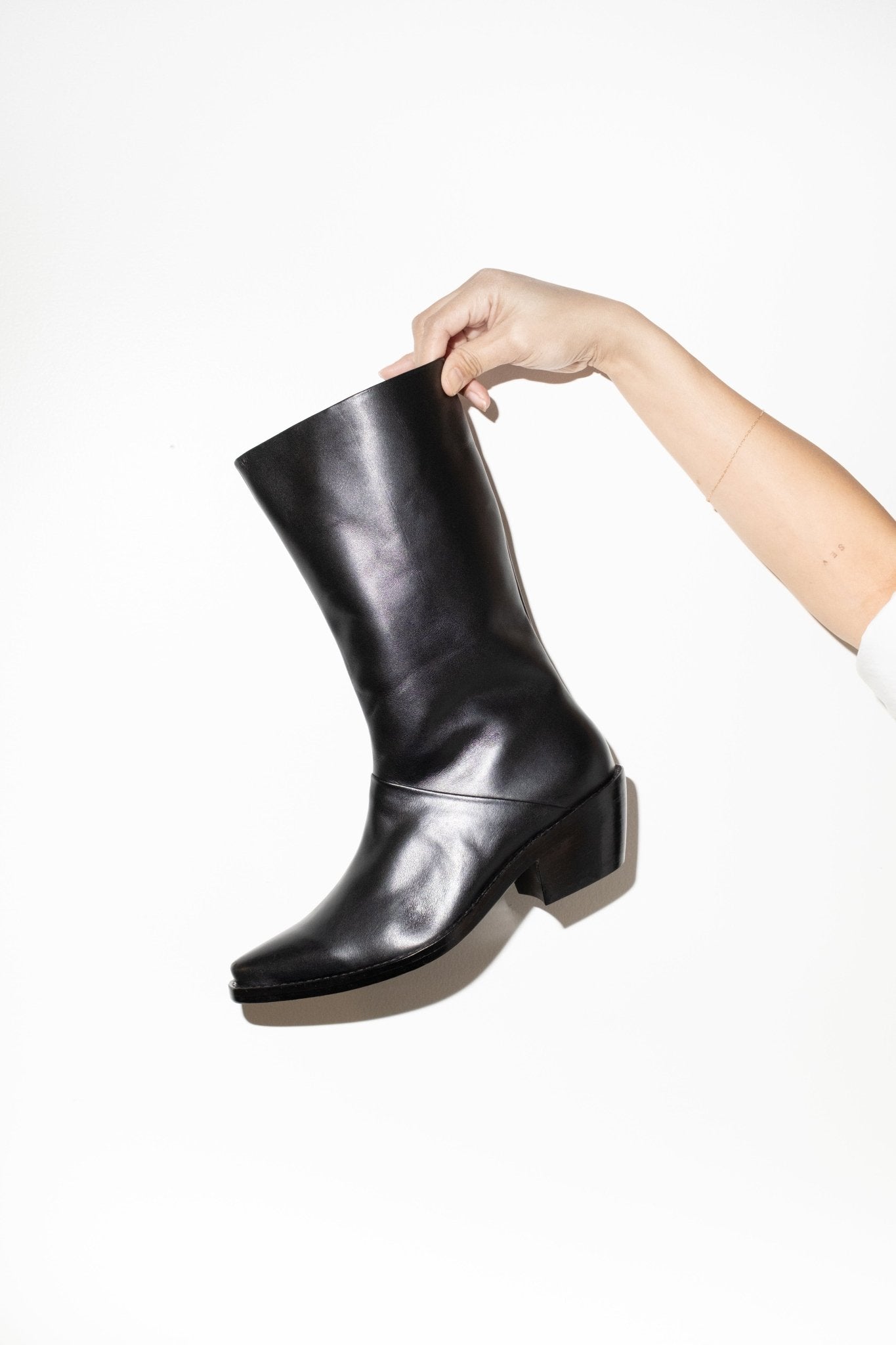 Jackie Boot in Black on Black - et Tigre