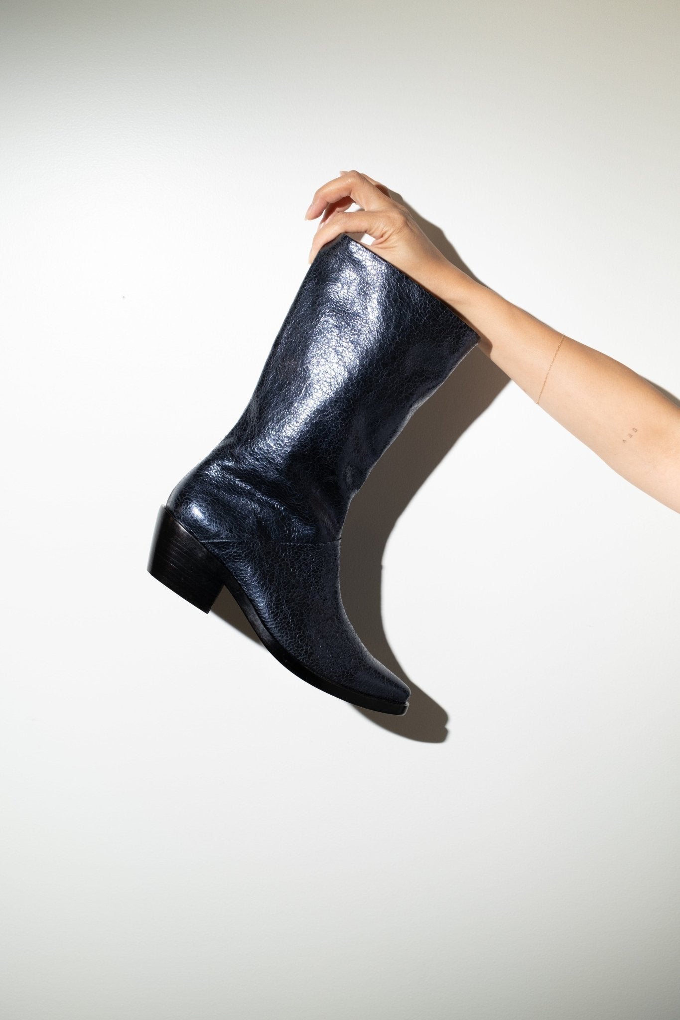 Jackie Boot in Metallic Blue - et Tigre