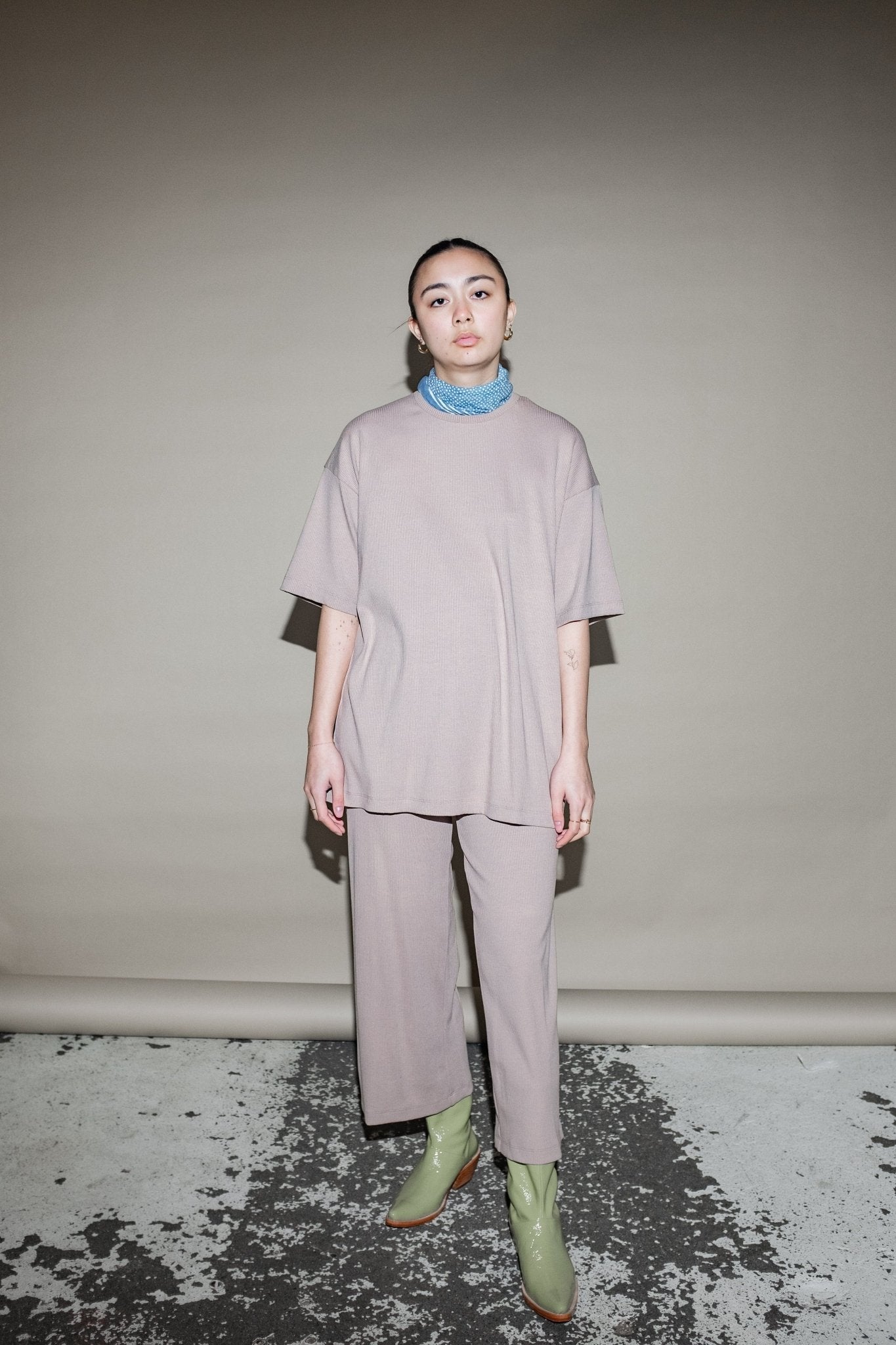 Joshua Shortsleeve Top in Taupe - et Tigre