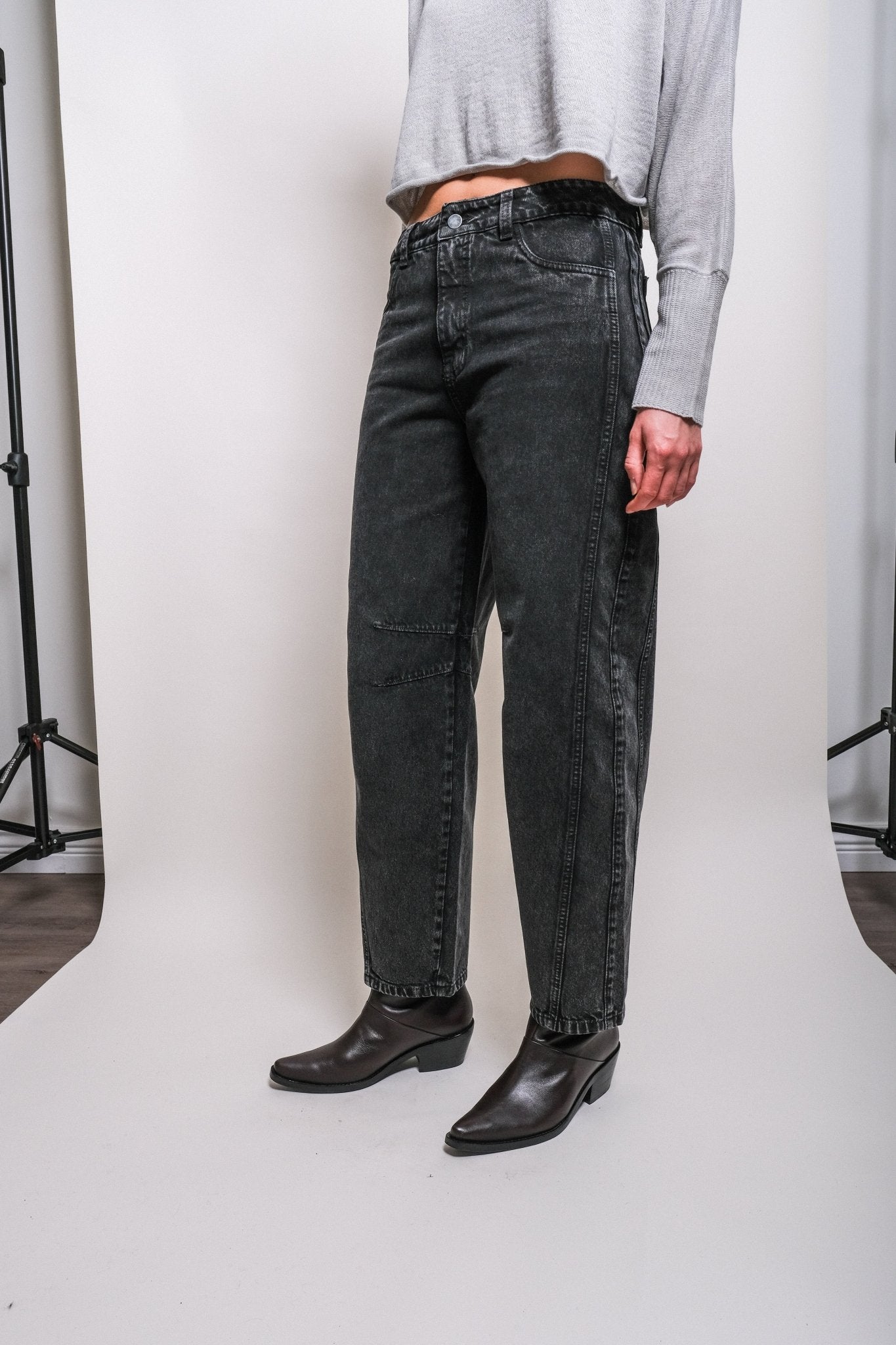 Nicole Jean in Black - et Tigre