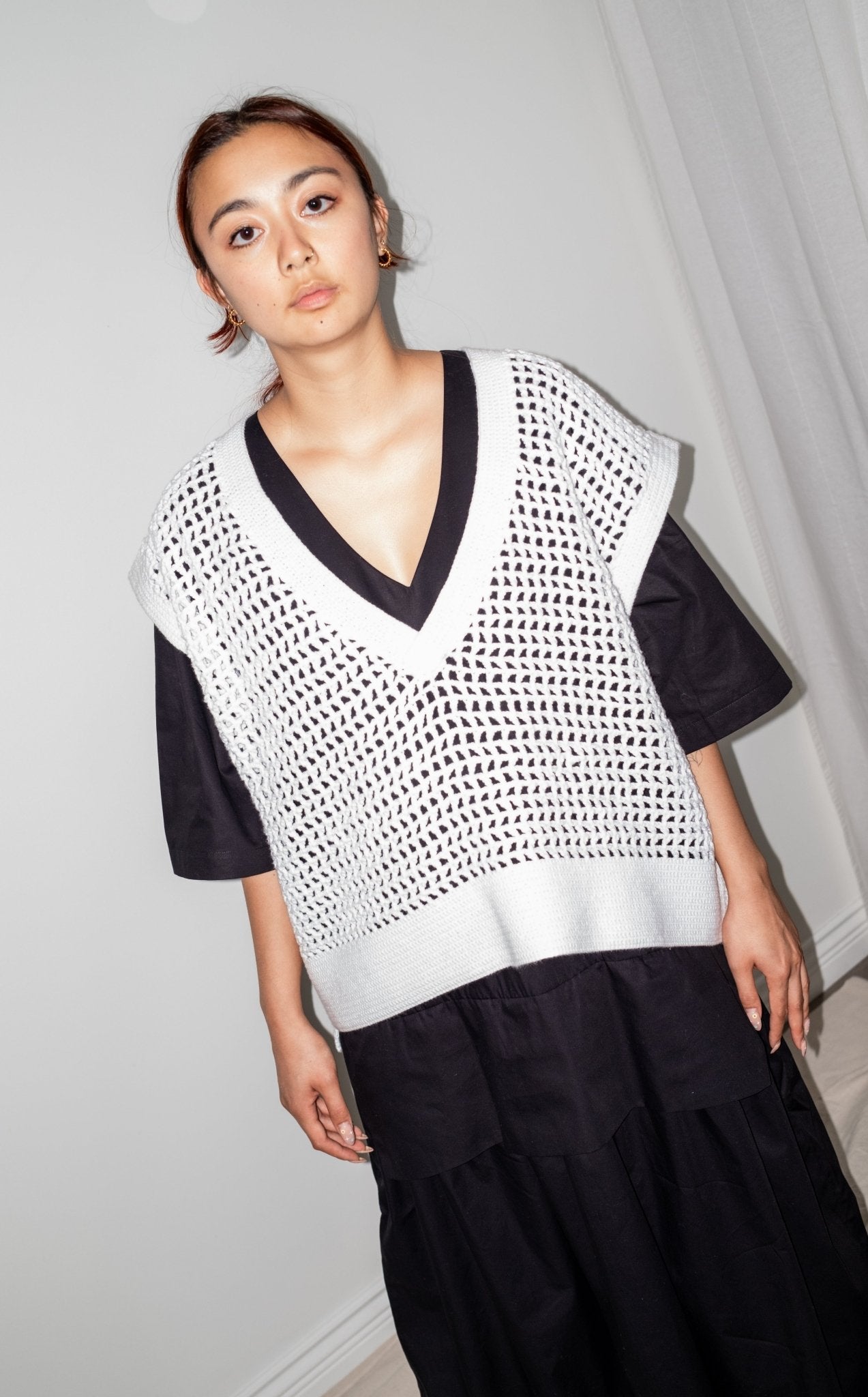 Roger Crochet Knit Vest in White - et Tigre